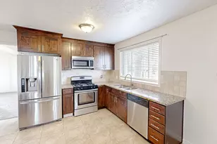 205 E Center St, Salem, UT 84653 - Photo 5