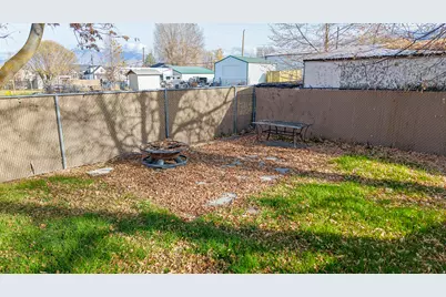 205 E Center St, Salem, UT 84653 - Photo 37