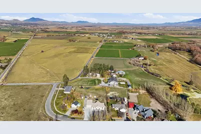 570 N 200 E, Wellsville, UT 84339 - Photo 3