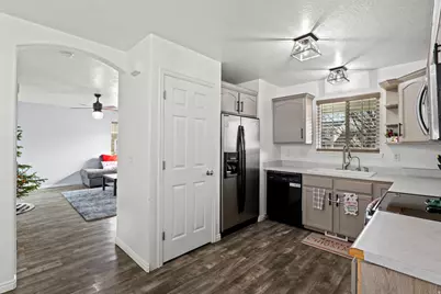 7841 N Saddleback Dr, Eagle Mountain, UT 84005 - Photo 9