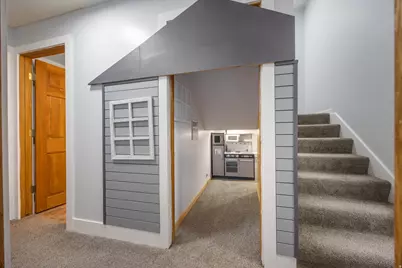 2111 Glacier View Dr, Sandy, UT 84092 - Photo 25