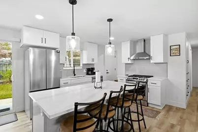 7027 S Ponderosa Dr, Cottonwood Heights, UT 84121 - Photo 7