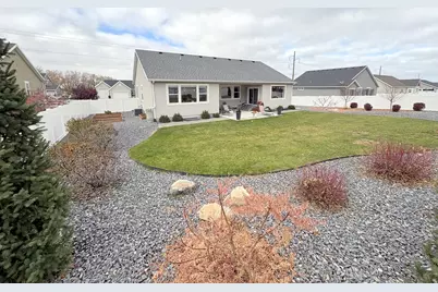 8626 N Lakeshore Dr, Lake Point, UT 84074 - Photo 35