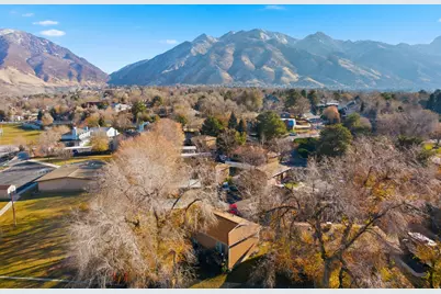 2569 E Canterbury Ln, Cottonwood Heights, UT 84121 - Photo 37