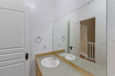 291 N Main St, Hyde Park, UT 84318 - Photo 21