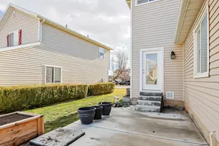 7847 N Saddleback Dr E, Eagle Mountain, UT 84005 - Photo 29