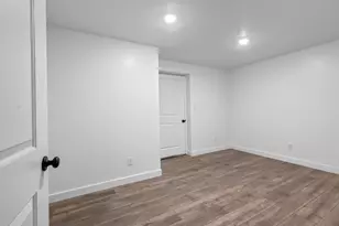 1077 S Red Barn Vw Dr, Santaquin, UT 84655 - Photo 35