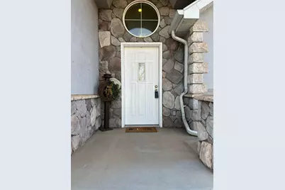 299 W 100 N, Roosevelt, UT 84066 - Photo 3