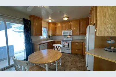 299 W 100 N, Roosevelt, UT 84066 - Photo 7