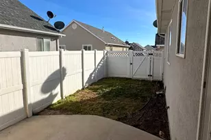 299 W 100 N, Roosevelt, UT 84066 - Photo 5