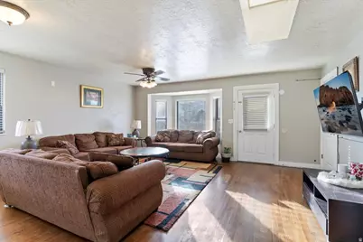 626 W 800 N, Clinton, UT 84015 - Photo 5