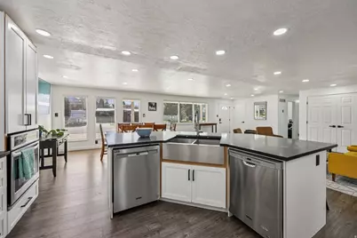 2995 E 7145 S, Cottonwood Heights, UT 84121 - Photo 11