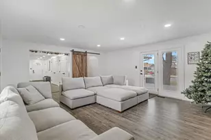 2995 E 7145 S, Cottonwood Heights, UT 84121 - Photo 13