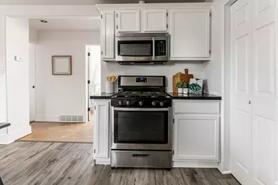 8823 S 300 E, Sandy, UT 84070 - Photo 9