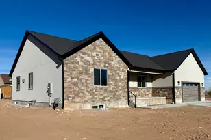 1198 W Grayhawk Loop, Roosevelt, UT 84066 - Photo 3