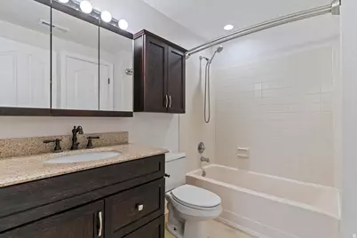 586 W 1950 N, Centerville, UT 84014 - Photo 15