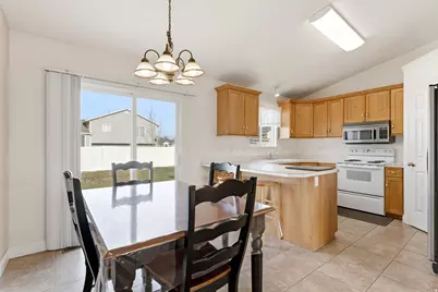 566 W 450 N, Tremonton, UT 84337 - Photo 13