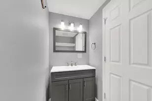 1115 S Glendale Dr W, Salt Lake City, UT 84104 - Photo 9