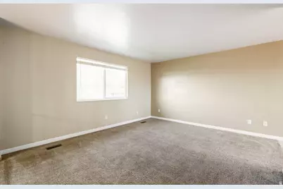 393 Lakewood Dr, Provo, UT 84601 - Photo 11