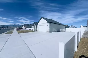 373 E Gilbert Peak Way, Eagle Mountain, UT 84005 - Photo 5