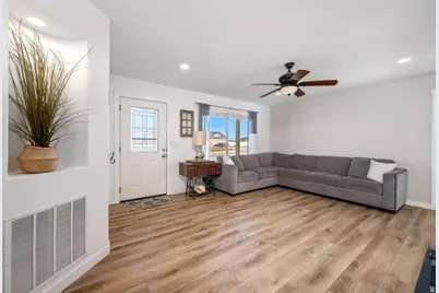 2026 E Saddleback View Dr, Enoch, UT 84721 - Photo 5