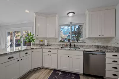 2101 E 6425 S, Holladay, UT 84121 - Photo 11