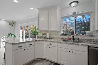 2101 E 6425 S, Holladay, UT 84121 - Photo 13