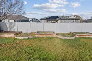 4976 W Wood Spring Dr, West Jordan, UT 84081 - Photo 31