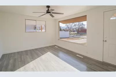 538 W 1875 N, Layton, UT 84041 - Photo 3