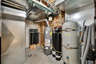 96 Village Square Rd, Centerville, UT 84014 - Photo 37