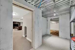 96 Village Square Rd, Centerville, UT 84014 - Photo 35