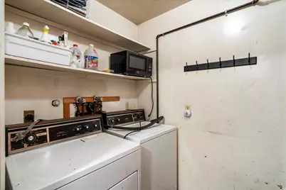 6048 S 2075 E, Holladay, UT 84121 - Photo 13