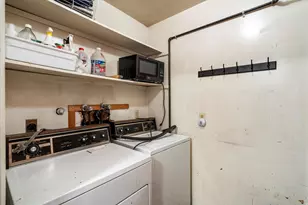 6048 S 2075 E, Holladay, UT 84121 - Photo 13