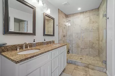 4426 S 3035 E, Holladay, UT 84124 - Photo 5