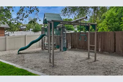 4109 S Highland Dr, Holladay, UT 84124 - Photo 3