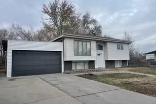 9822 S Darin Dr, Sandy, UT 84070 - Photo 3