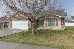 275 W 260 N, Hyde Park, UT 84318 - Photo 3