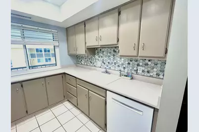 323 S Peach Ln, Bountiful, UT 84010 - Photo 9