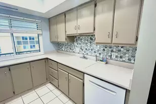 323 S Peach Ln, Bountiful, UT 84010 - Photo 9