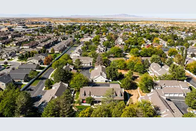 833 N Lakeside Ln W, Centerville, UT 84014 - Photo 19