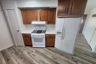 1031 W Foxglove Dr S, Taylorsville, UT 84123 - Photo 3