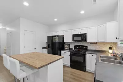 1596 W Parkview Dr, Syracuse, UT 84075 - Photo 5