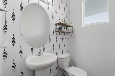 1596 W Parkview Dr, Syracuse, UT 84075 - Photo 13