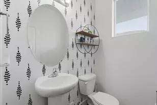 1596 W Parkview Dr, Syracuse, UT 84075 - Photo 13