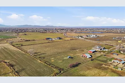 3777 W Pioneer Rd, Marriott-Slaterville City, UT 84404 - Photo 25