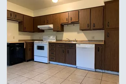 1761 E Fort Union Blvd, Cottonwood Heights, UT 84121 - Photo 3