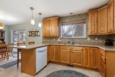 12387 S Mountain View Dr, Riverton, UT 84065 - Photo 9