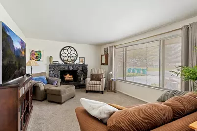 12387 S Mountain View Dr, Riverton, UT 84065 - Photo 5