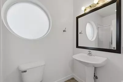 1332 N 2350 E, Layton, UT 84040 - Photo 13