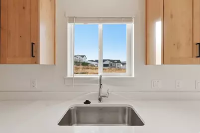 697 W 20 N, Hyrum, UT 84319 - Photo 13